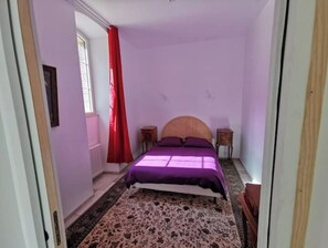 1 bedroom, travel cot, free WiFi, bed sheets