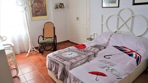 3 chambres, fer et planche à repasser, Wi-Fi gratuit, draps fournis