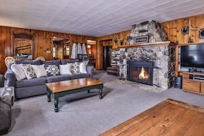 Smart TV, fireplace, DVD player, books