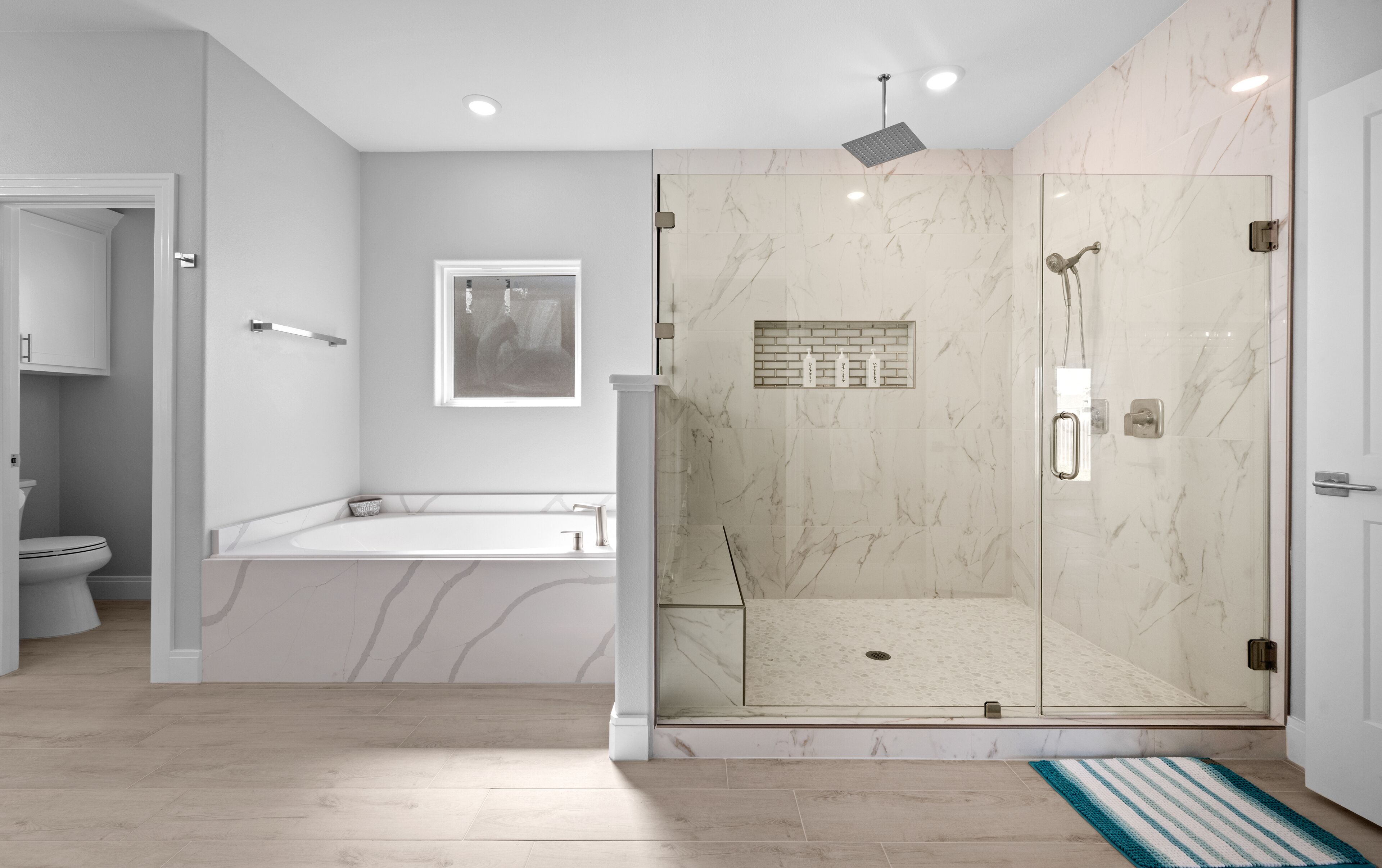 Vacation Haven:5BR Home with Pool &HotTub & Fast WiFi-263 Mbps, 2-MinfromBeach! 