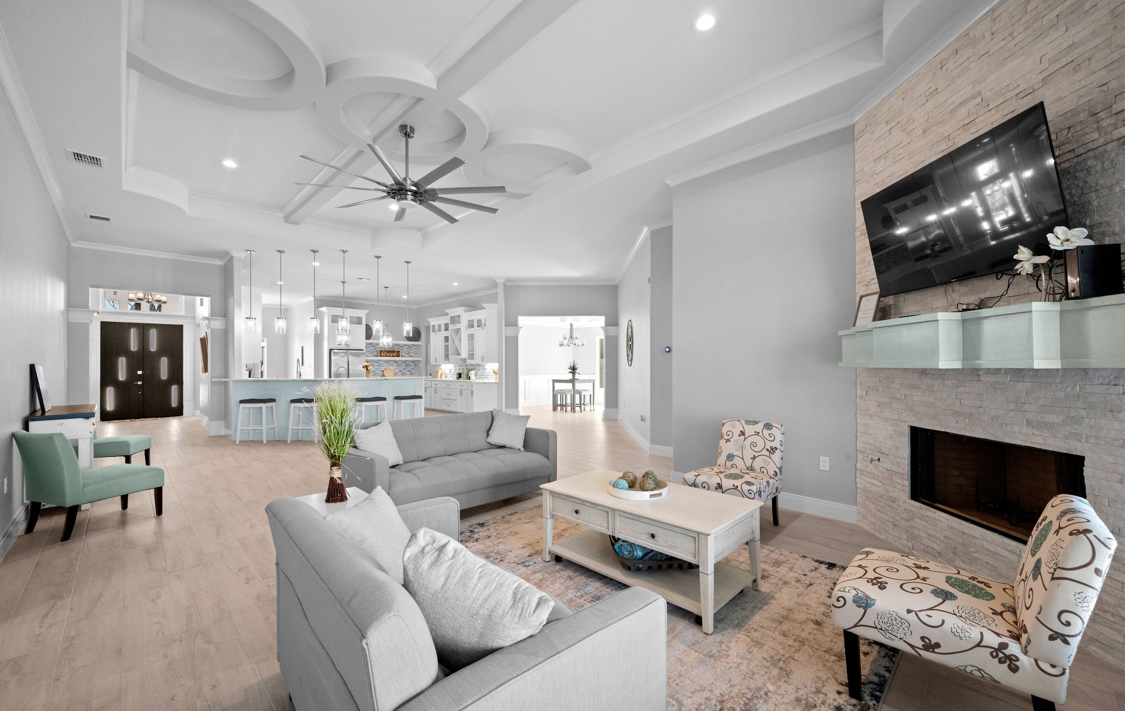 Vacation Haven:5BR Home with Pool &HotTub & Fast WiFi-263 Mbps, 2-MinfromBeach! 