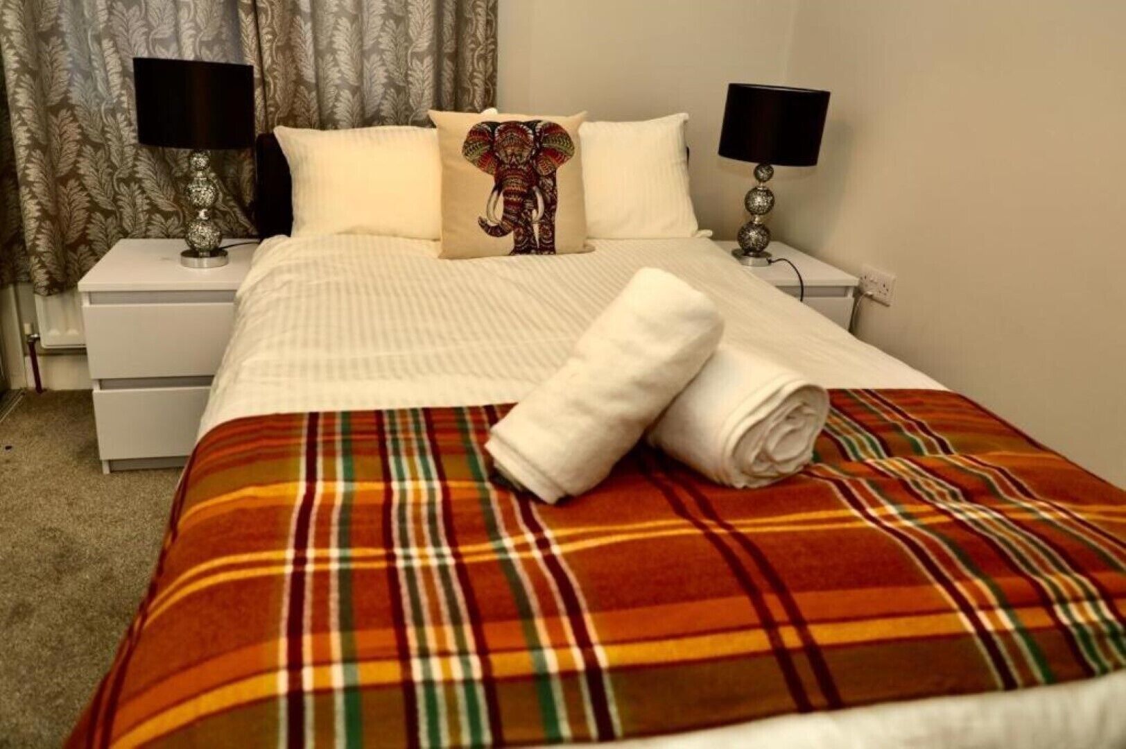 2 bedrooms, desk, iron/ironing board