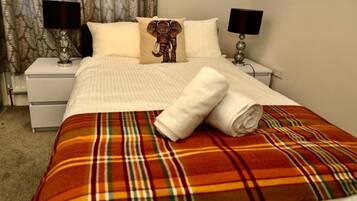 2 bedrooms, desk, iron/ironing board