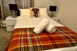 2 bedrooms, desk, iron/ironing board
