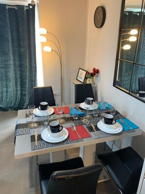 Dining - Luxury Modern Belfast City Center 2 Bed Apartment (BELFAST)