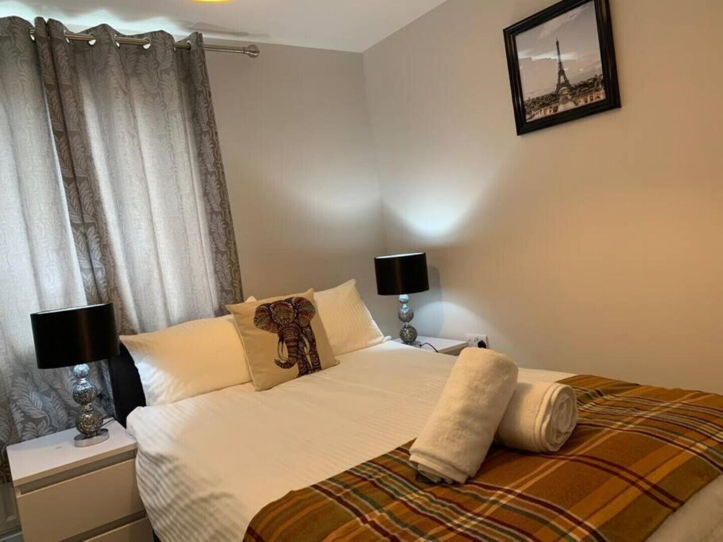 2 bedrooms, desk, iron/ironing board