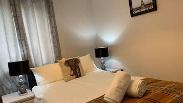 2 bedrooms, desk, iron/ironing board