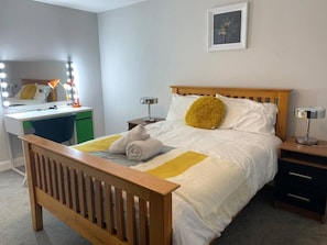 2 bedrooms, desk, iron/ironing board