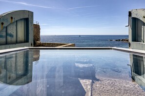 Pool - Apartment "Loft Calella de Palafrugell" at the Beach (Calella de Palafrugell)