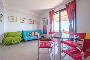 Dining - Holiday Home "Appartamento Con Vista Sul Mare" with Sea View and Private Terrace (Taormina)