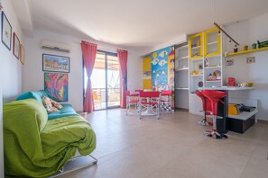 Interior - Holiday Home "Appartamento Con Vista Sul Mare" with Sea View and Private Terrace (Taormina)