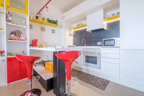 Fridge, microwave, oven, stovetop - Vacation Home "Appartamento Con Vista Sul Mare" with Sea View & Private Terrace (Taormina)