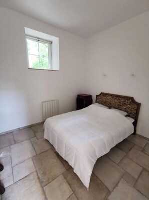 1 Schlafzimmer, Schreibtisch, Bügeleisen/Bügelbrett, Reisekinderbett