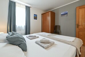 2 bedrooms, WiFi, bed sheets