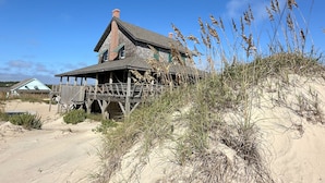 Exterior - Fred Wood Cottage:Oceanfront, historic, Old Nags Head Style cottage, wide decks! (Nags Head)