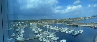 Luxury 8th Floor Apartment Overlooking Marina and River