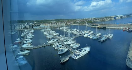 Luxury 8th Floor Apartment Overlooking Marina and River