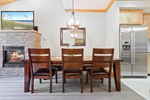 Condo, 3 habitaciones | Restaurantes