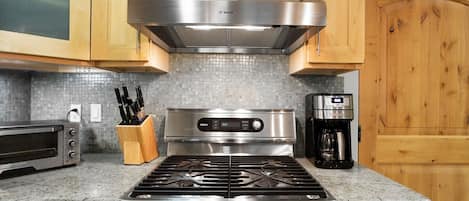 Appart'hôtel, 3 chambres | Cuisine privée | Réfrigérateur, four, cafetière/bouilloire, grille-pain