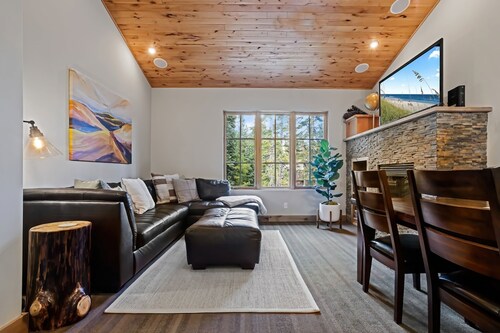 Modern Condo - EV Charger - SM 301 by Bear Valley Vacation Rentals