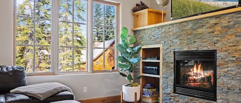 Condo, 3 Bedrooms | Interior