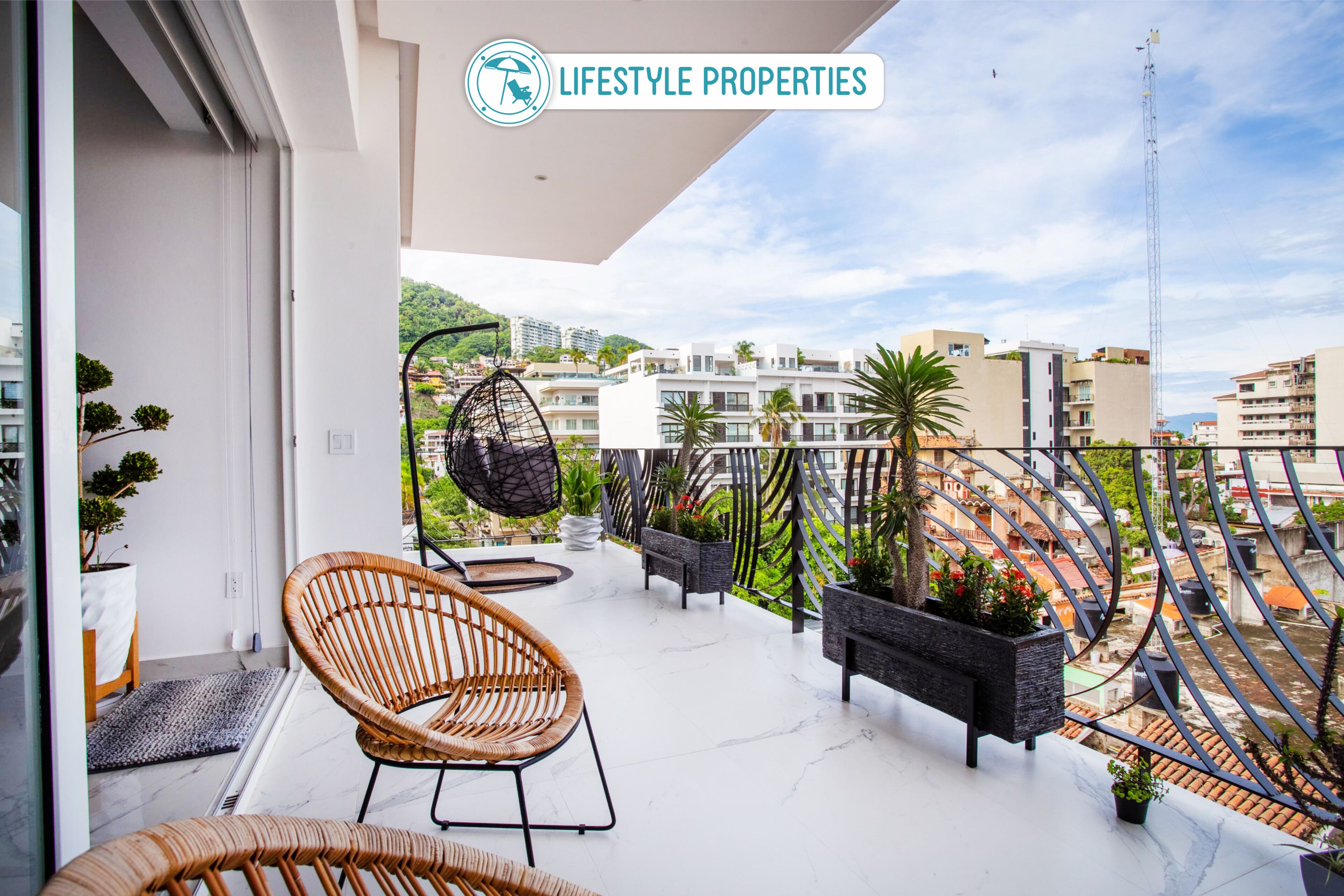 Lounge on big balcony, pool & gym