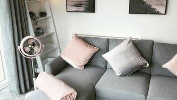 Apartment, Multiple Beds | Living room