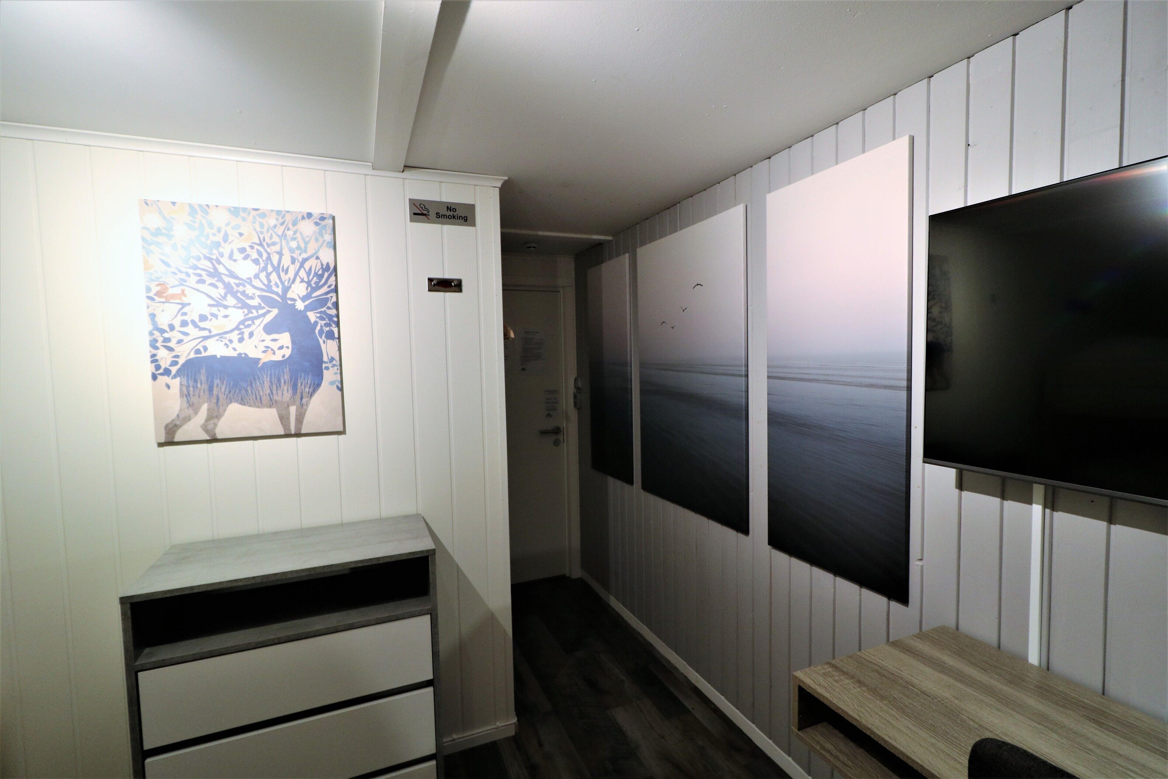 Mörkläggningsgardiner, ljudisolering, gratis wi-fi och sängkläder