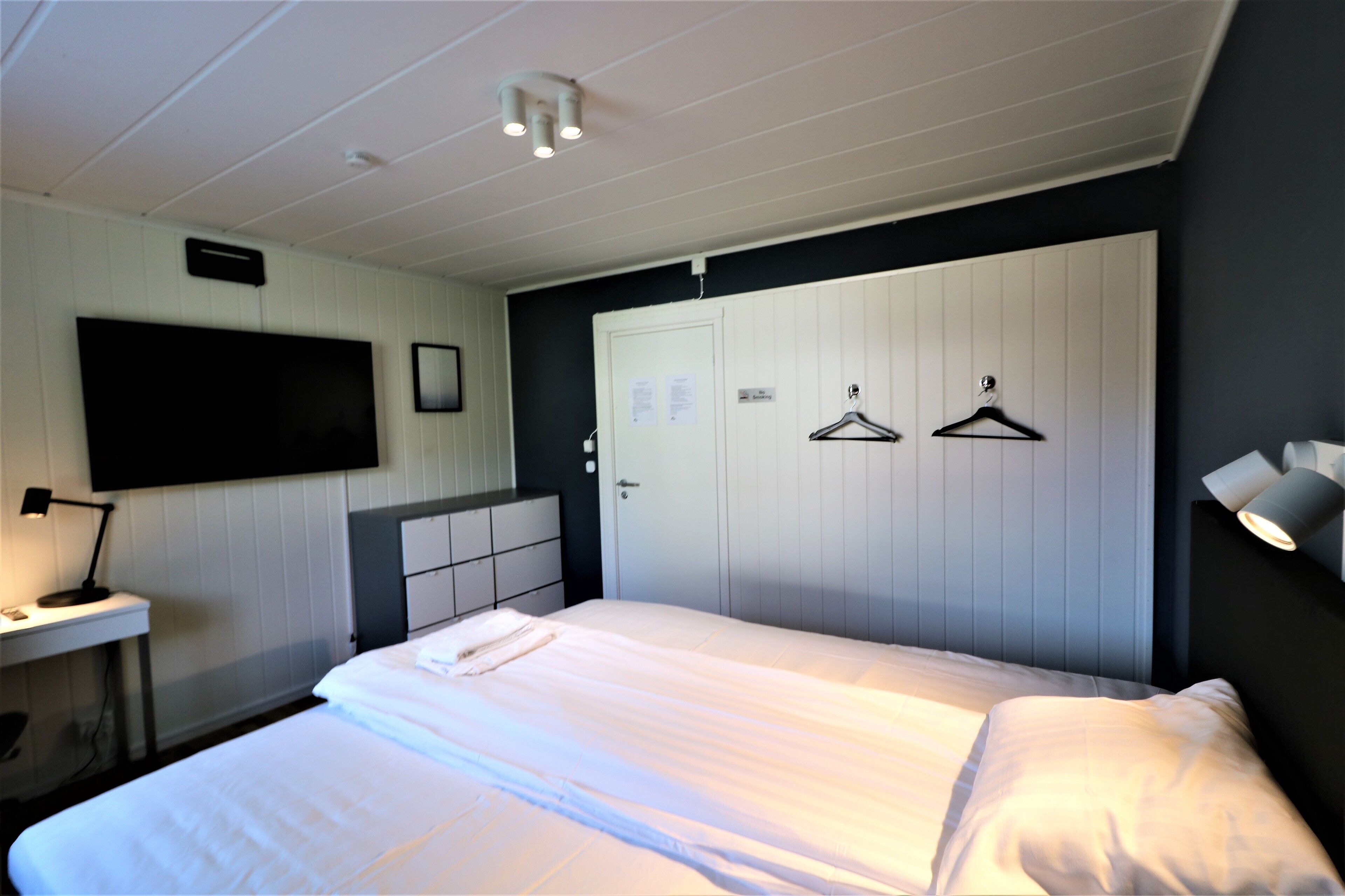 Exclusive Double Room | Blackout curtains, soundproofing, free WiFi, bed sheets