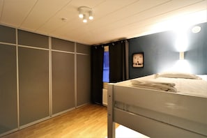 Tvåbäddsrum Deluxe | Mörkläggningsgardiner, ljudisolering, gratis wi-fi och sängkläder