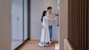 A modern hallway with a glass door and a wooden panel wall. - Moor Hotel by Anook Mokpo (Mokpo)
