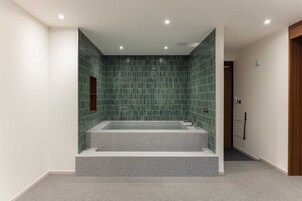 Wave | Bañera de hidromasaje privada