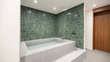 Bañera de hidromasaje privada