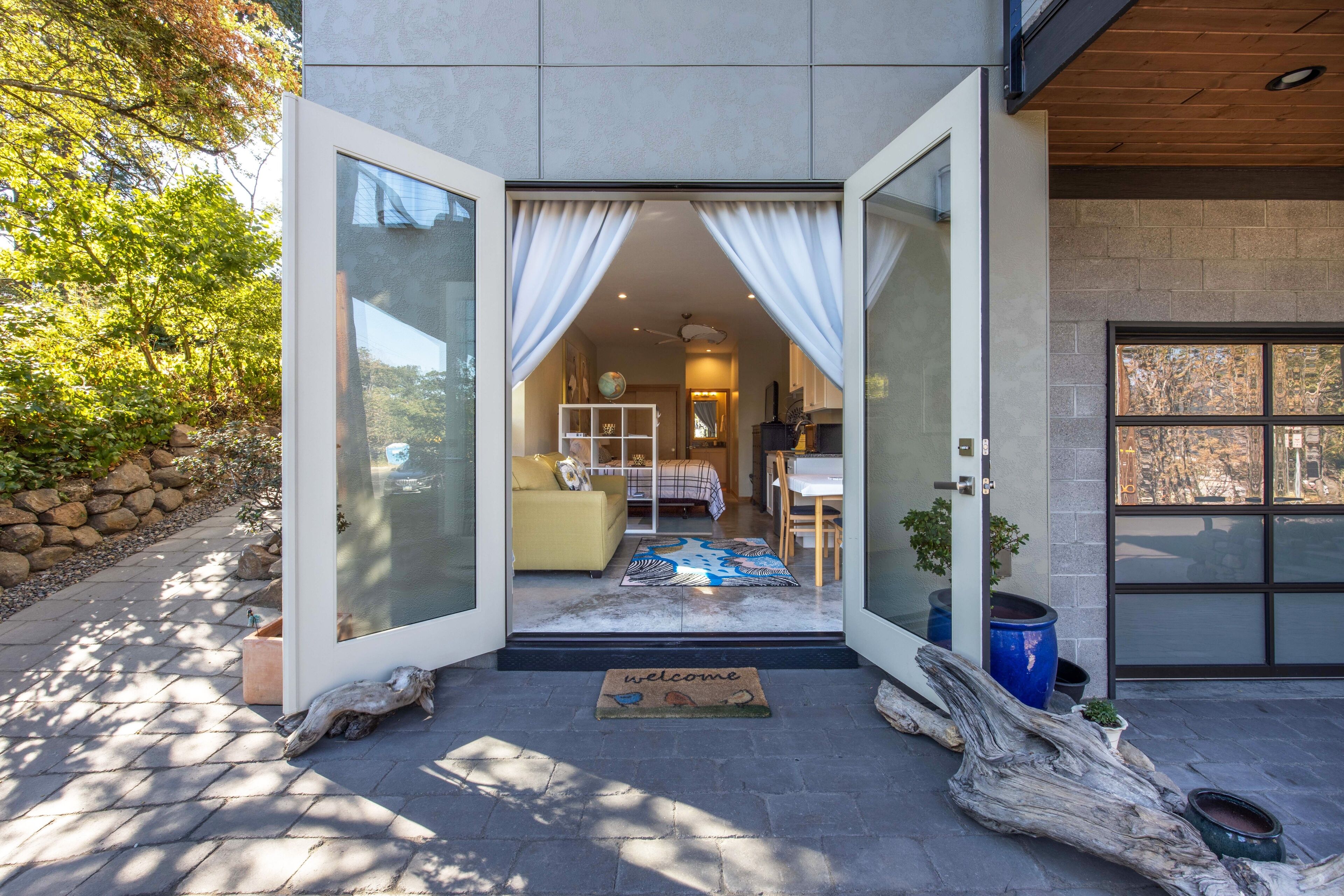 White Cap 1 Bedroom Home by Redawning