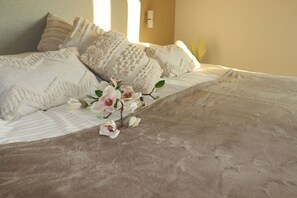5 bedrooms, iron/ironing board, free WiFi, bed sheets