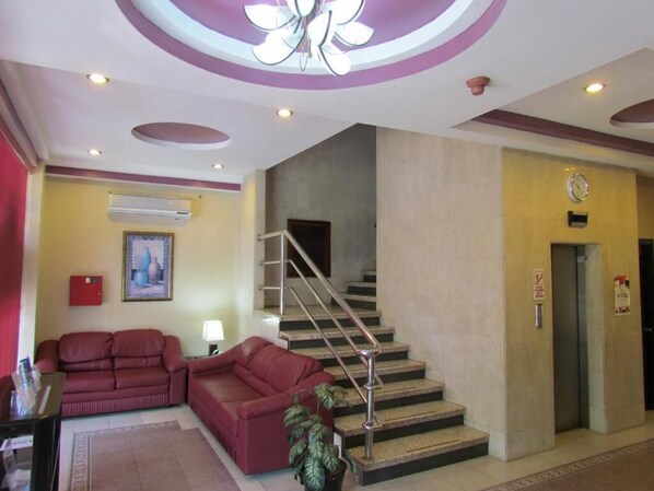 Reception - Hotel Lisboa (Panama City)