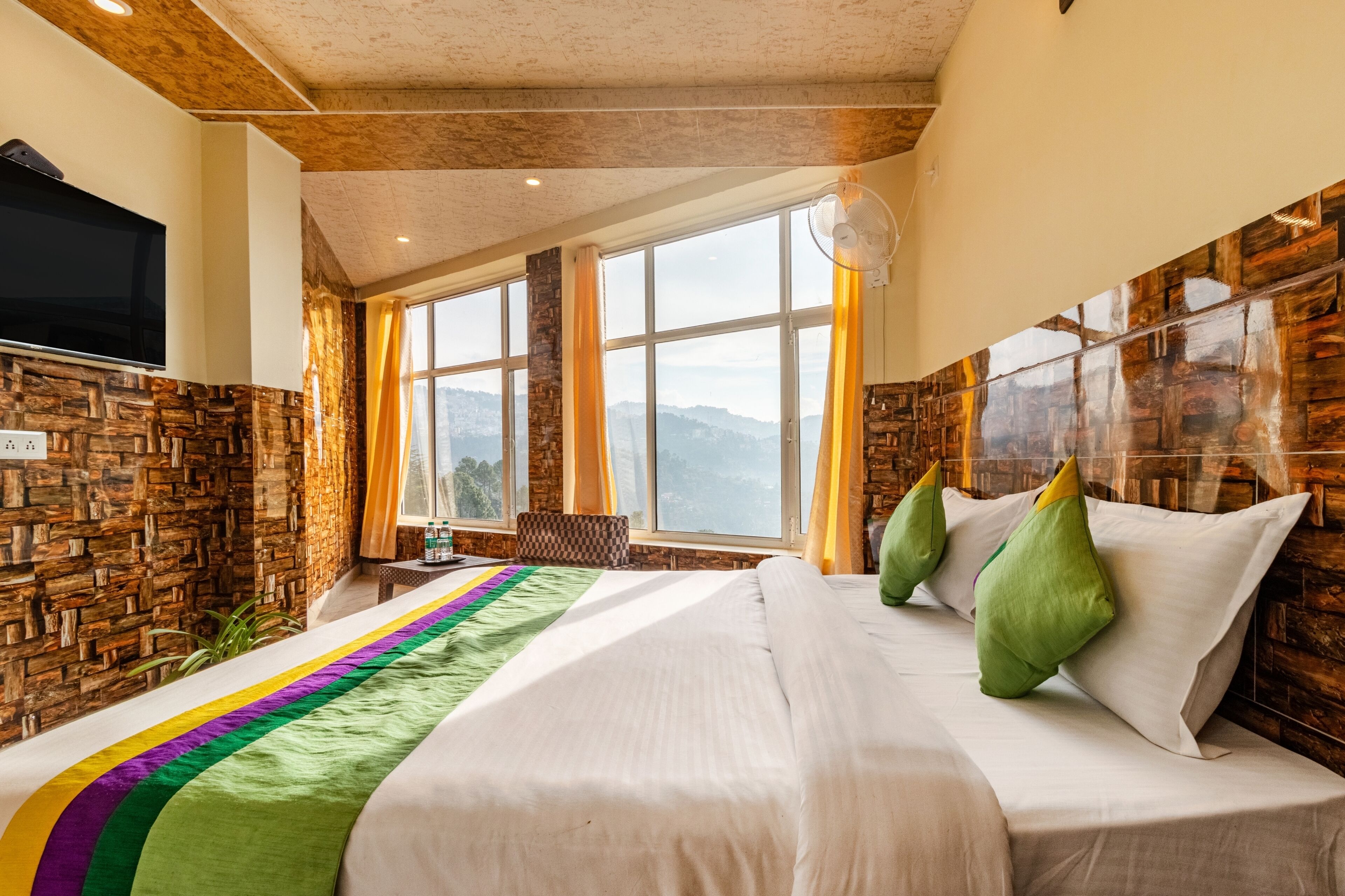 Deluxe Room | Soundproofing, iron/ironing board