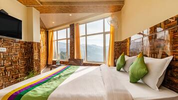 Deluxe Room | Soundproofing, iron/ironing board