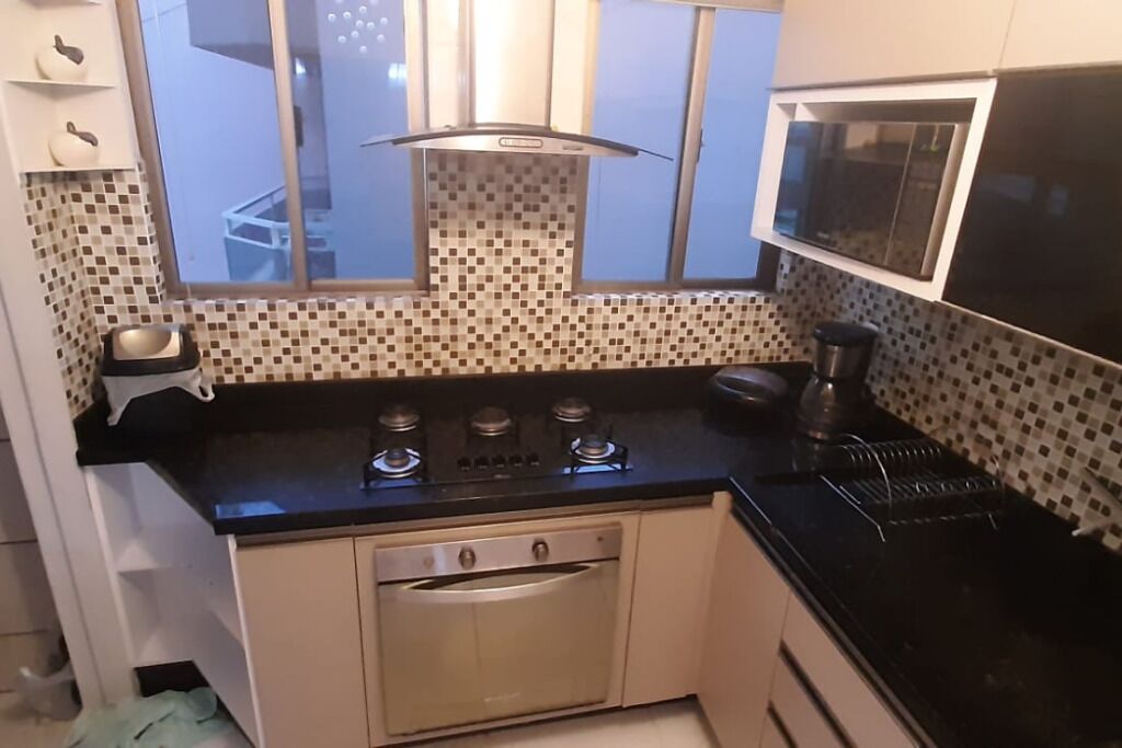 Geladeira, micro-ondas, fogão, cooktop