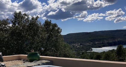"cap Esparron" Belle Villa 4 Étoiles Splendide vue lac et Piscine