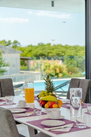 تناول الطعام