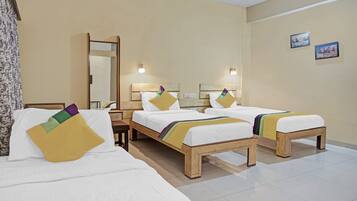 Deluxe Double Room | Desk, iron/ironing board