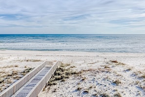 On the beach - July 4-11 Discounted Again! Beachfront - Pools & Pickleball (Gulf Shores)