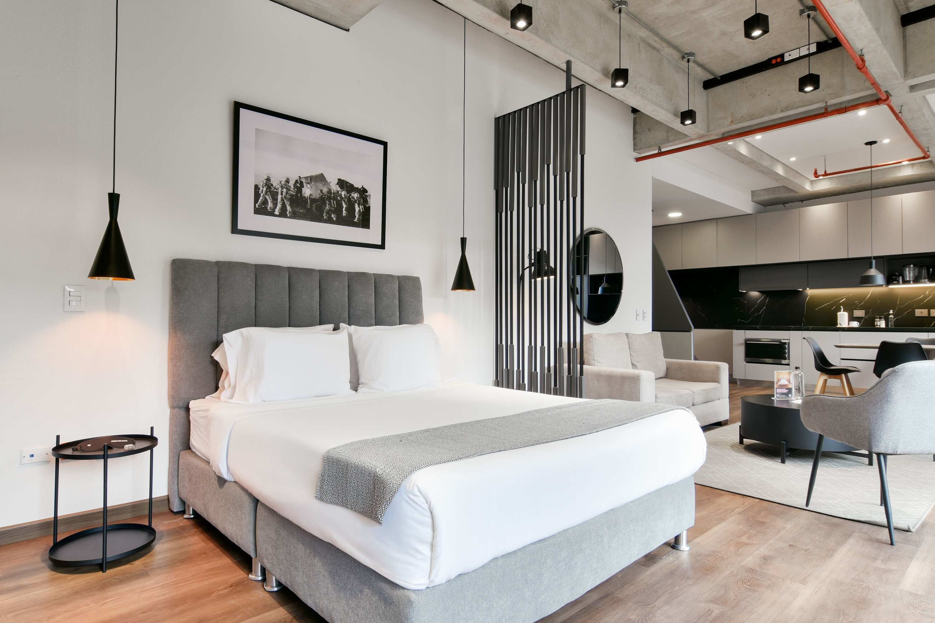 1 slaapkamer, een bureau, een strijkplank/strijkijzer, wifi