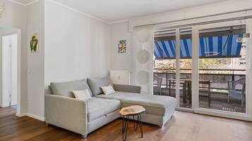 Een televisie en een kantoor