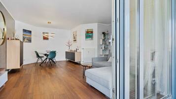 Een televisie en een kantoor