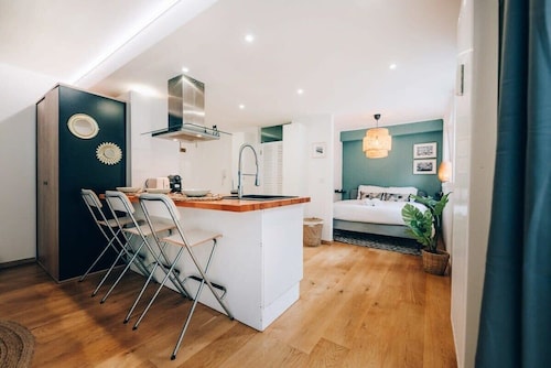 Cozy Central Studio with Private Terrace
