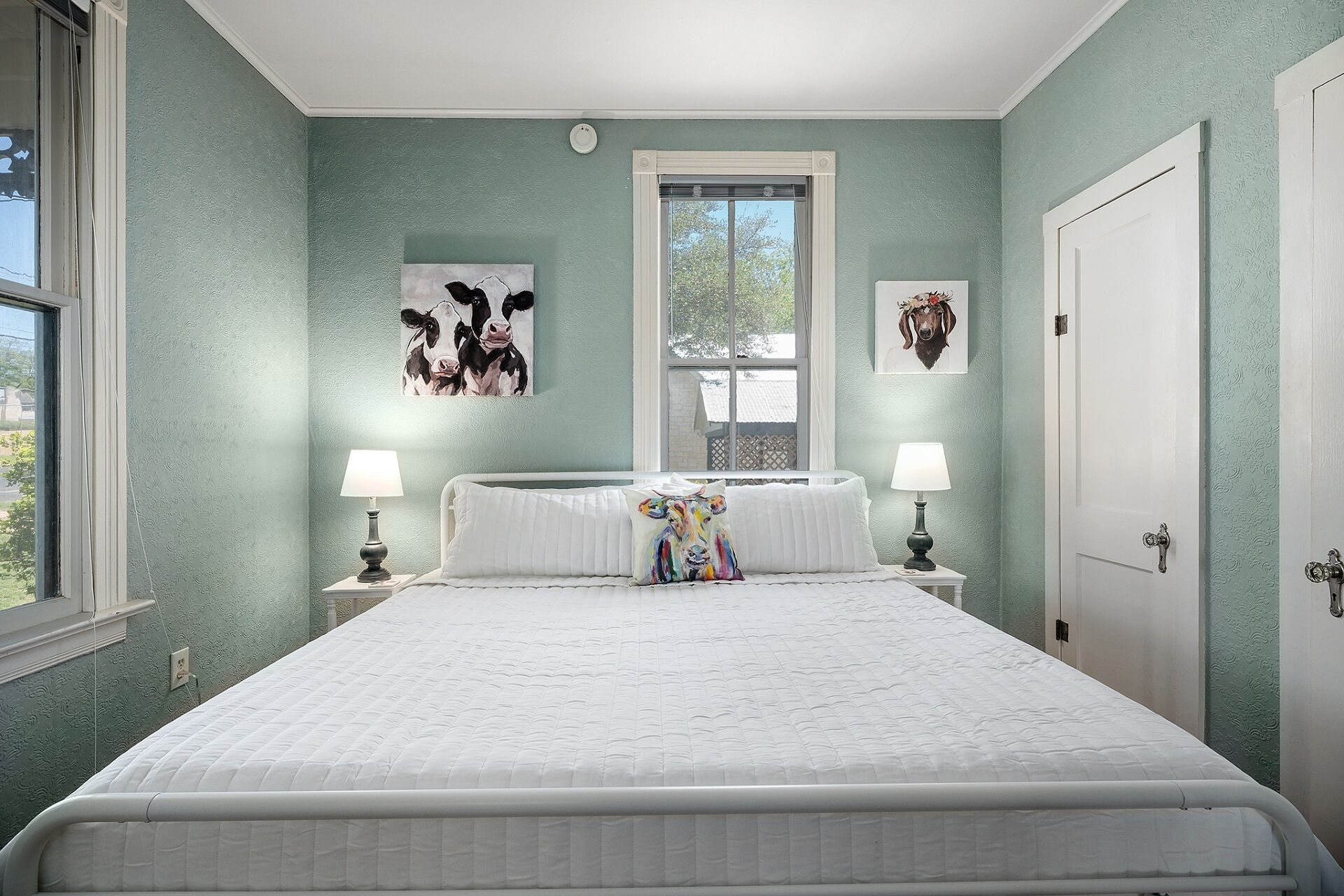 Opie & Omie's Haus | New Listing | 2 Blocks to Main