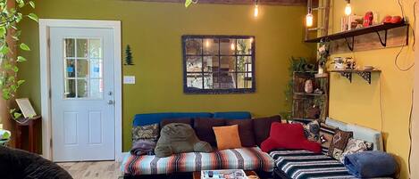 TV, fireplace, books, stereo