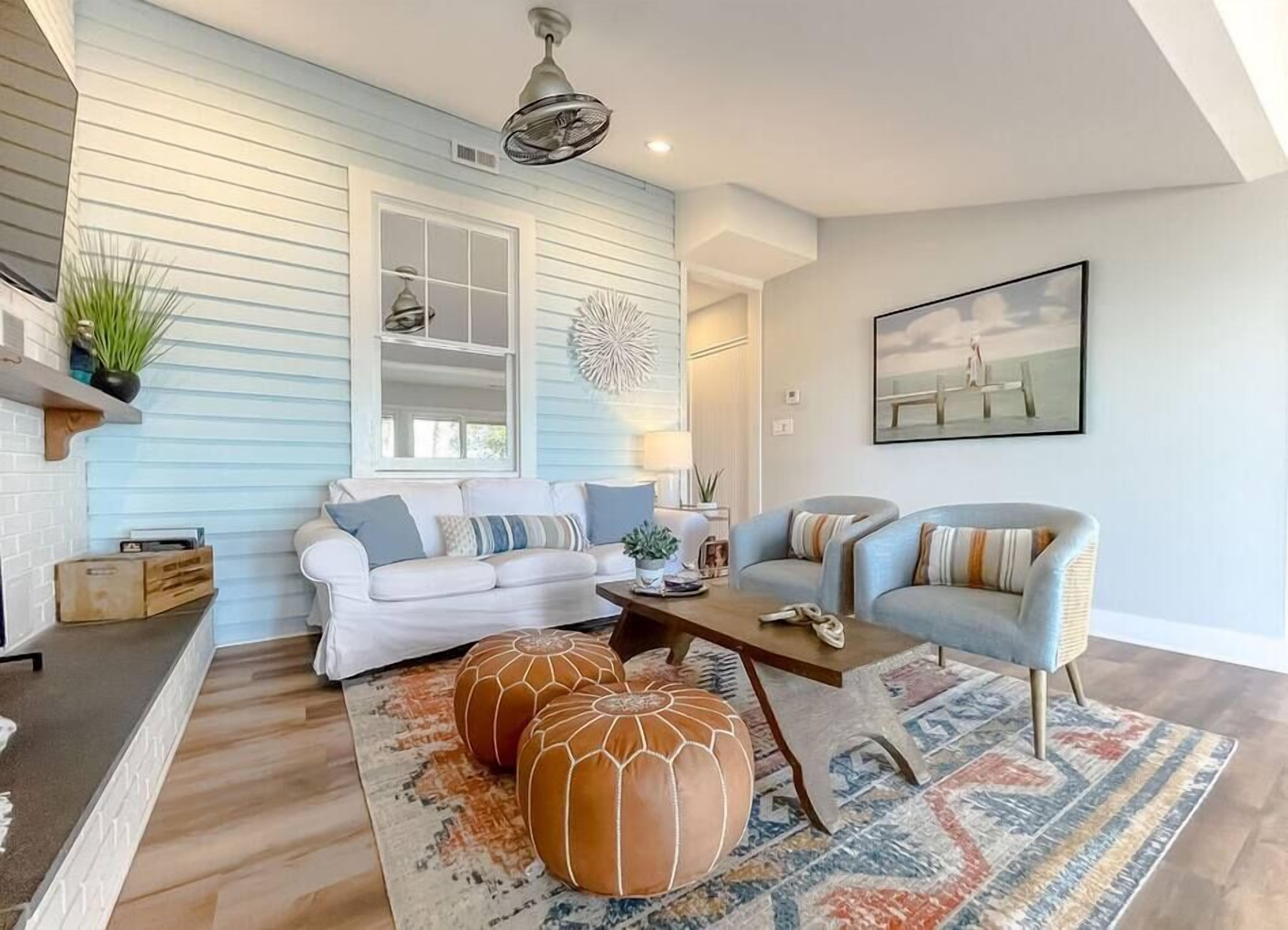 Charming Waterfront Cottage with Sunset Views